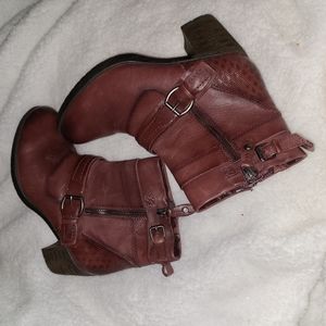 Earth Size 9.5 Dark Red Leather Booties